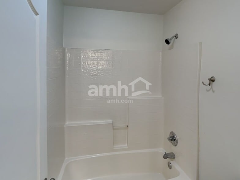 Building Photo - 1684 Woods Ln