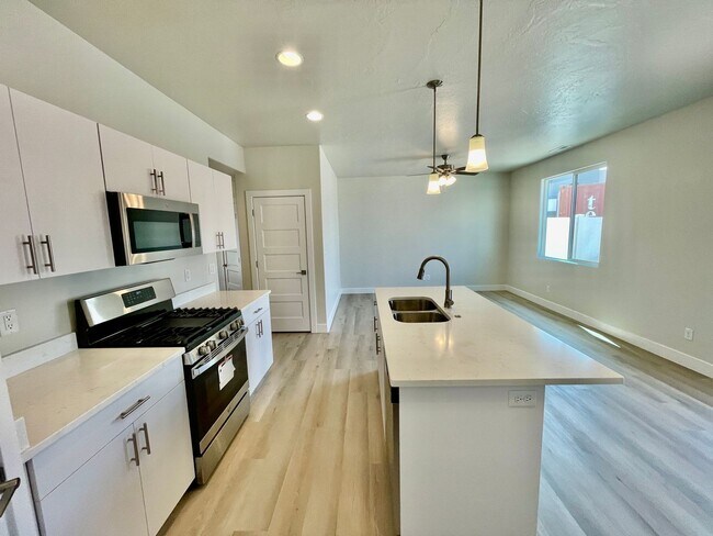 Building Photo - 632 Elmbrook Dr