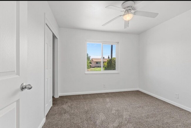 Building Photo - 118 Montrose Ct