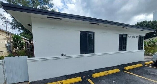 Building Photo - 3735 NW 21st Ct