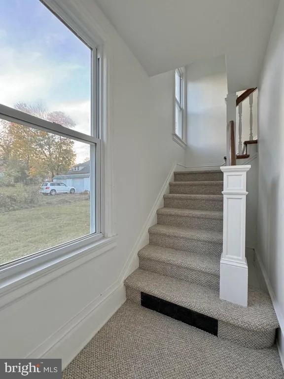 Building Photo - 1121 Rosedale Ave