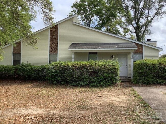 Primary Photo - 10065 Hillview Rd