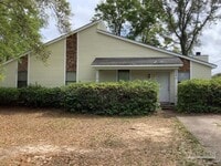 Building Photo - 10065 Hillview Rd