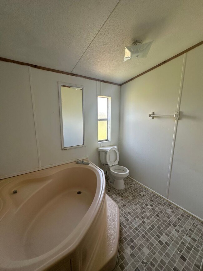 Building Photo - 4 Bed/2 Bath Mobile Home-UNDER RENOVATIONS