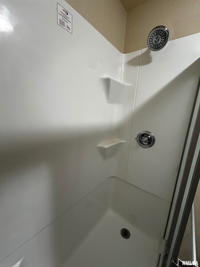 Building Photo - 1102 Oxford Ave