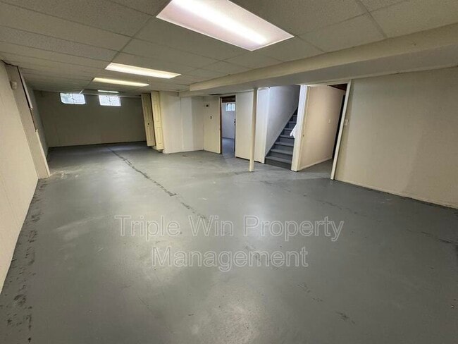 Building Photo - 10655 Hallwood Dr