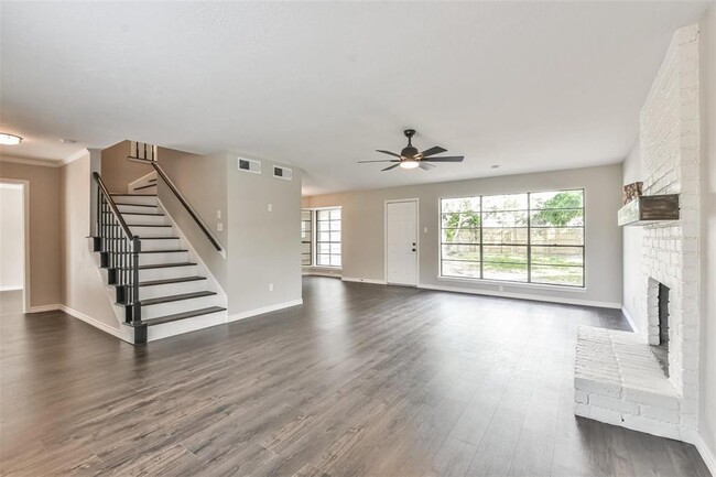 Building Photo - 7003 Huntbrook Dr