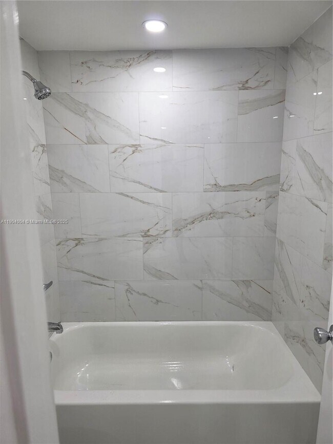 Building Photo - 8870 Fontainebleau Blvd