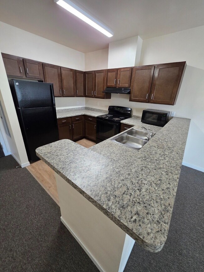 Building Photo - 2 Bedroom | 1 Bathroom 2nd Floor Apartment Available RIGHT NOW!