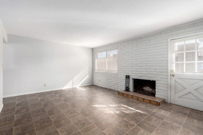 Building Photo - Prime Tempe Location – Minutes from ASU!