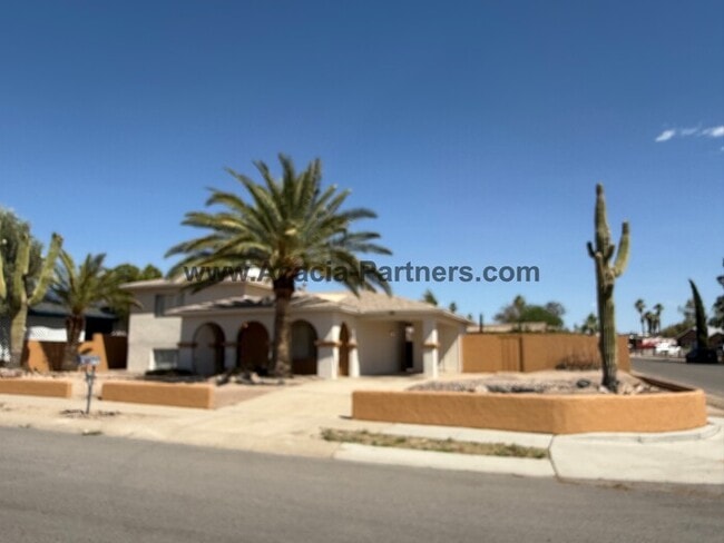 Building Photo - Three Bedroom Multi Level Home
