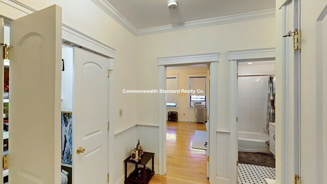 Building Photo - 27 Glenville Ave