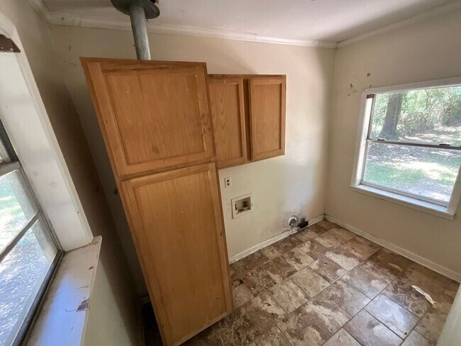 Building Photo - 313 S Fox Hall Rd