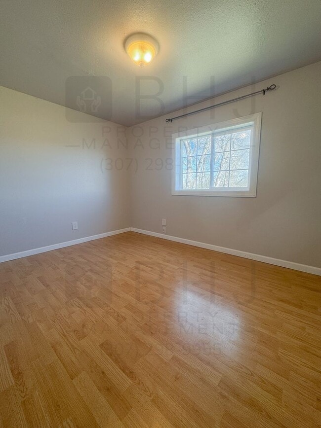 Building Photo - 4 BEDROOM / 2 BATH HOME IN SCSD1!