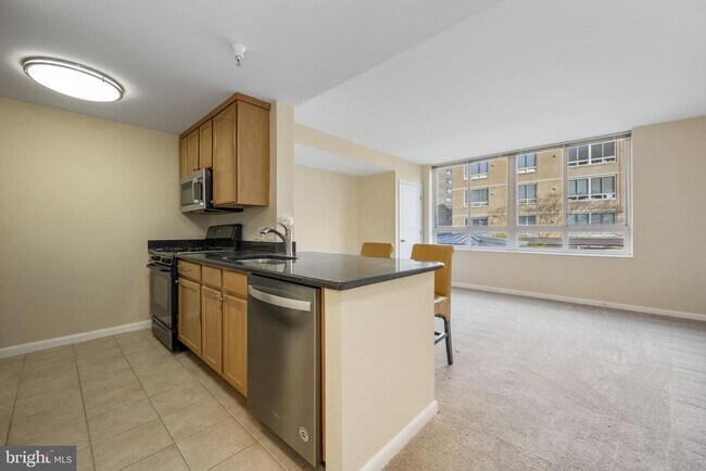 Building Photo - 355 I St SW