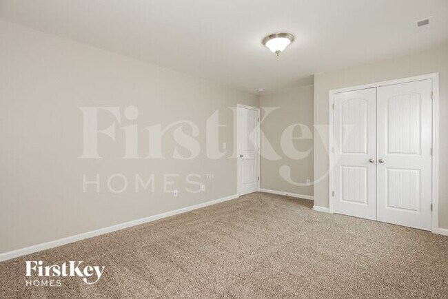Building Photo - 402 Knothole Ln