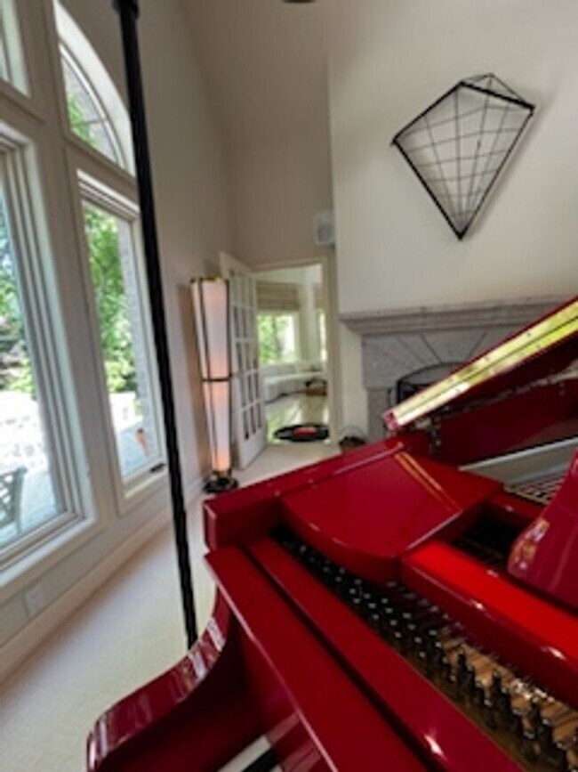 Building Photo - Stunning Custom Built Home with ALL Utilit...