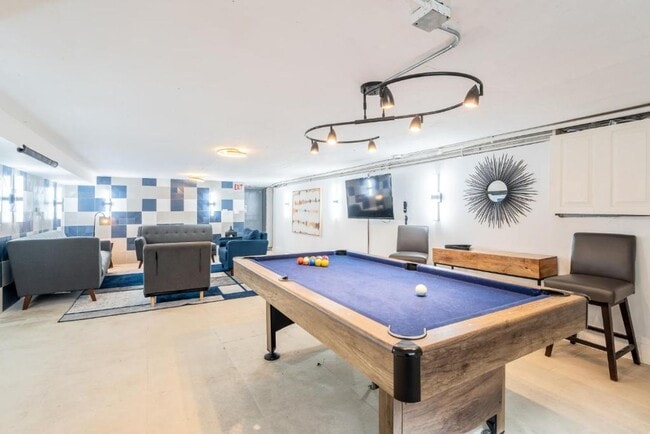 Building Photo - Resort-Style 1-Bedroom Apartment in Prime ...