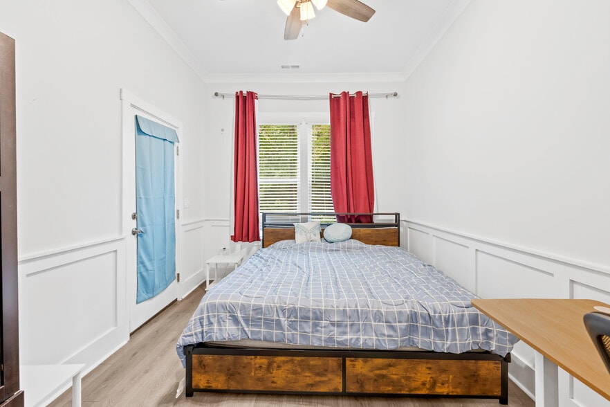 Building Photo - Room in House on Grace Ln