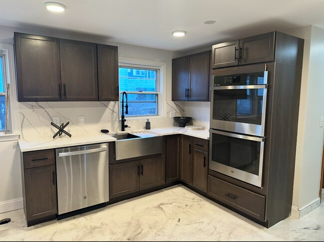 Building Photo - 218 Warren St