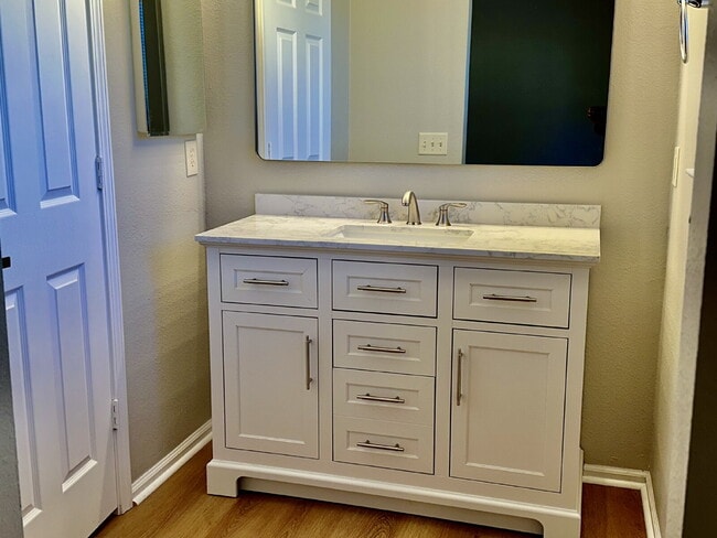 Building Photo - Two Bedroom Home in Sun City Offering One Month Free Rent!