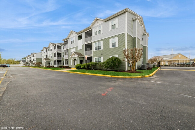 Building Photo - Beach Bliss: Cozy Condo Near Rehoboth & Lewes