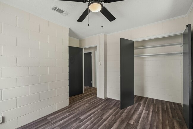 Building Photo - 5 E Westover Dr