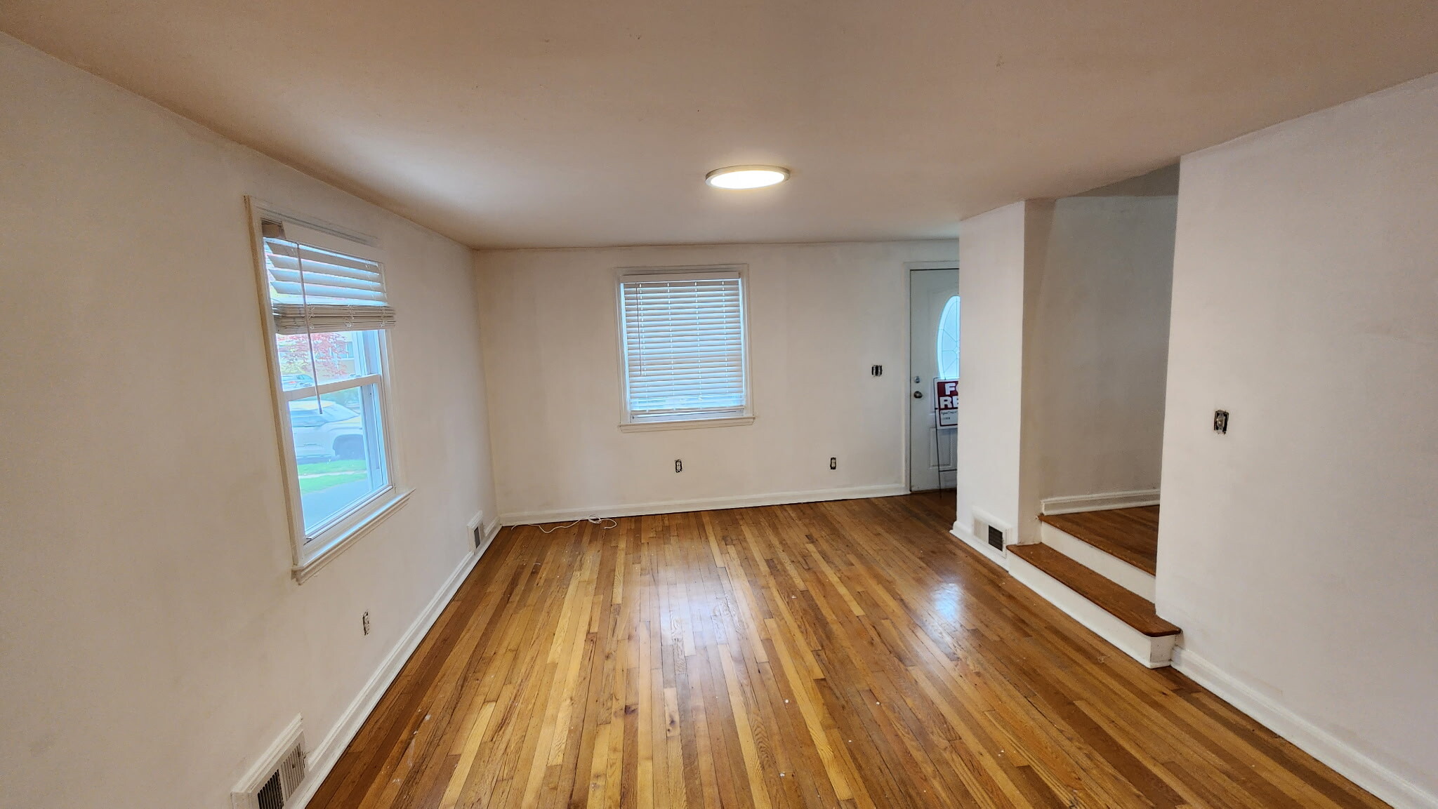 Building Photo - 1131 South Ave W