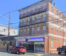 Building Photo - 1070-1076-1076 Washington St