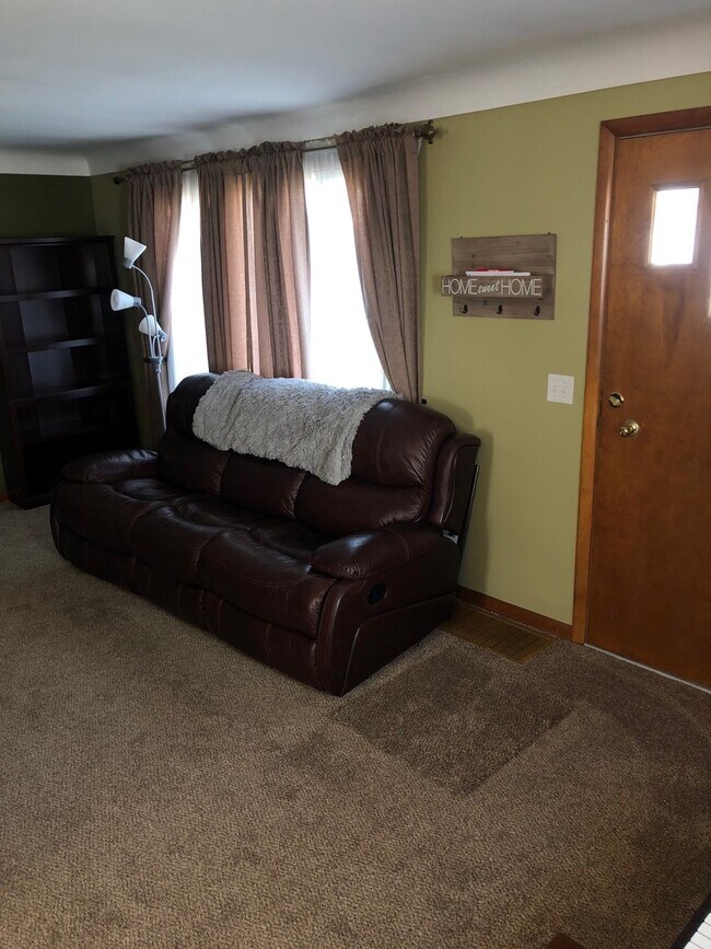 Building Photo - Beautiful 3 Bedroom Home For Rent in Millcreek!