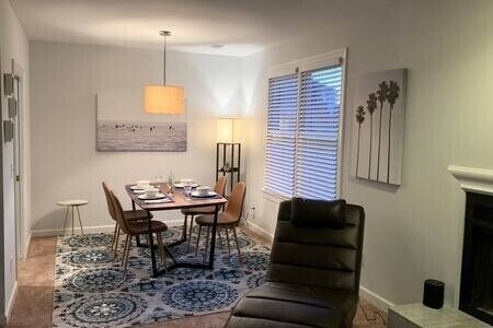 Building Photo - Fully Furnished!