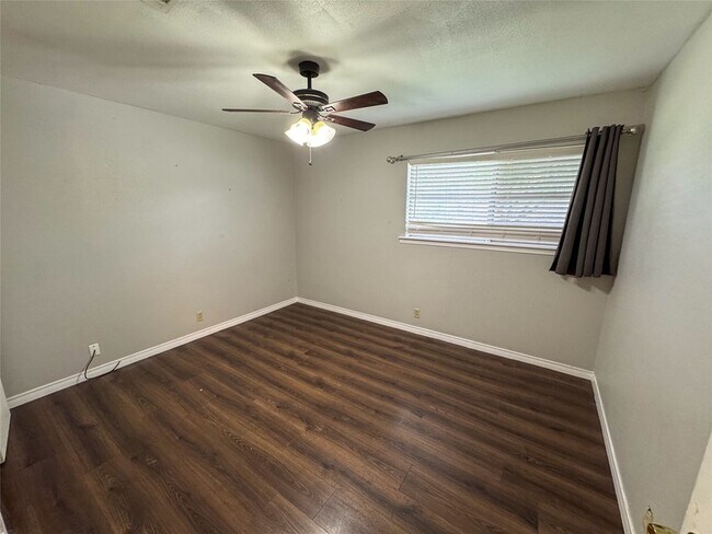 Building Photo - 1213 Idlewood Dr