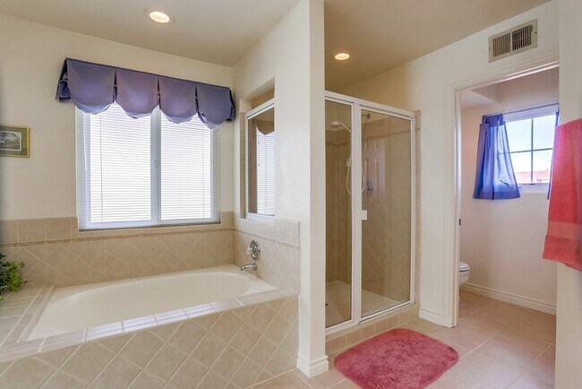 Building Photo - Spacious 4 Bedroom Shadowridge Home Available May 1st