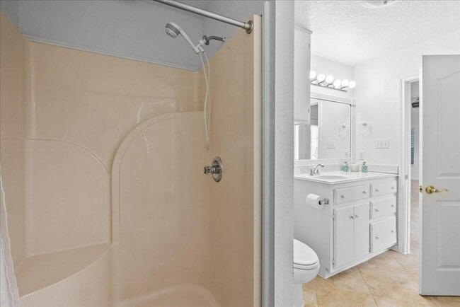 Building Photo - 933 Bonita Dr