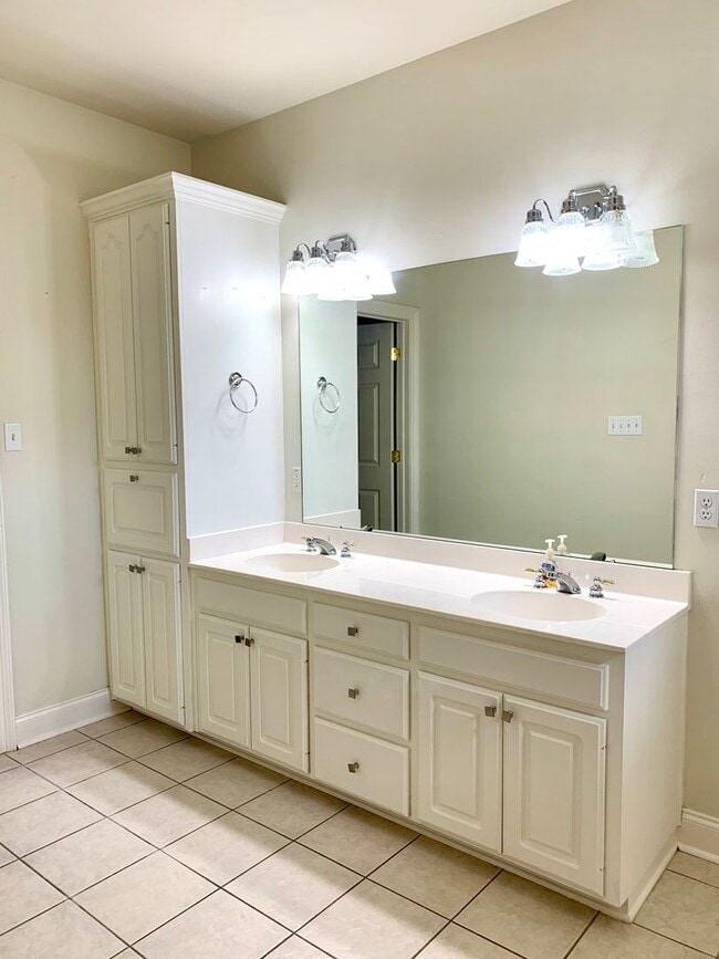 Building Photo - 3BD/2BA House for Lease in Rolling Meadow - Denham Springs
