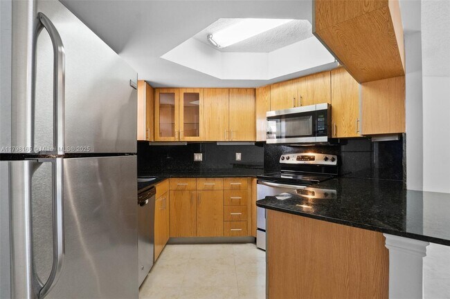 Building Photo - 8373 Lake Dr