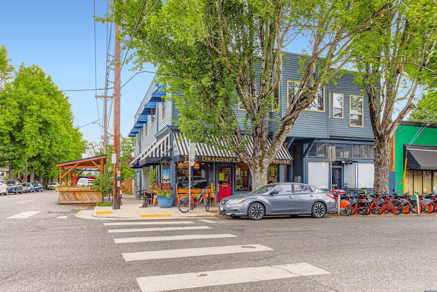 Building Photo - 2387 NW Thurman St