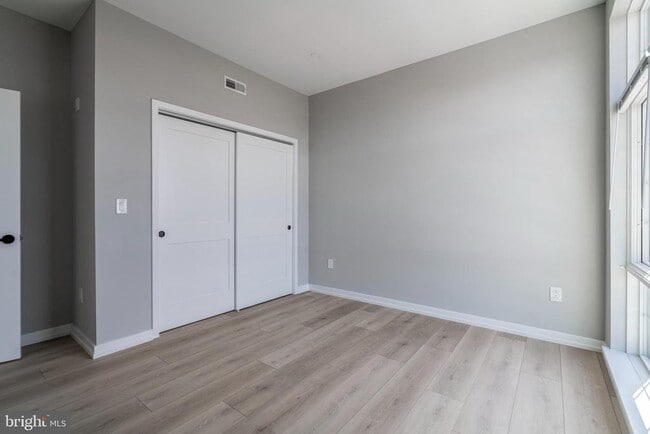 Building Photo - 2401 Washington Ave