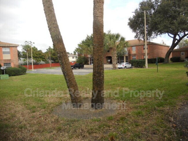Building Photo - 492 Banyon Tree Cir