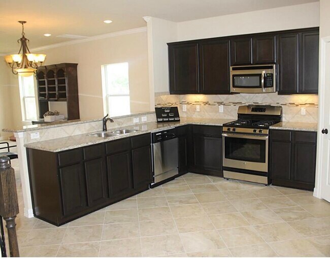 Building Photo - 2510 Pembroke Springs