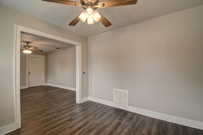 Building Photo - 1707-B Main St