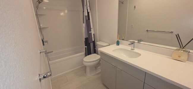 Building Photo - Luxury New Build with 2 En-Suites | Quartz Kitchen | Prime Fremont Location