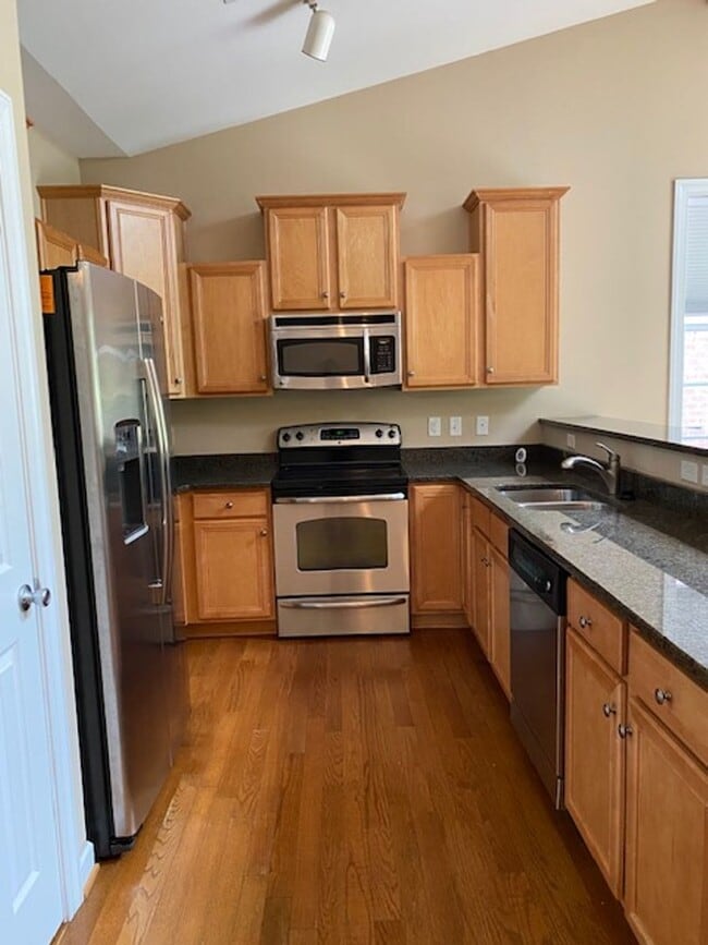 Building Photo - Carleton Town Homes