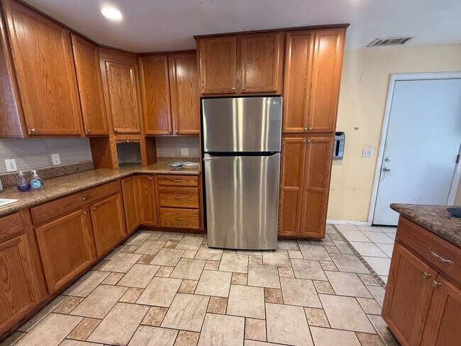 Building Photo - Beautiful Spring Valley home
