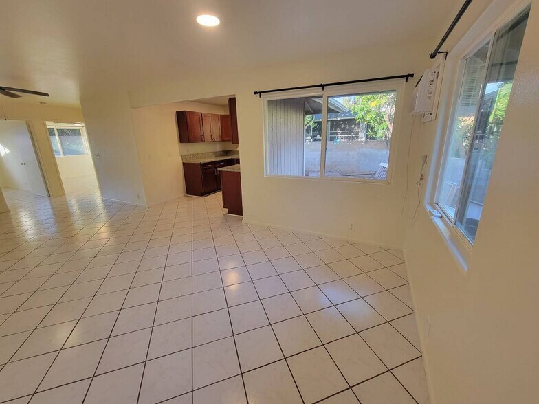 Building Photo - 310 Humupea St