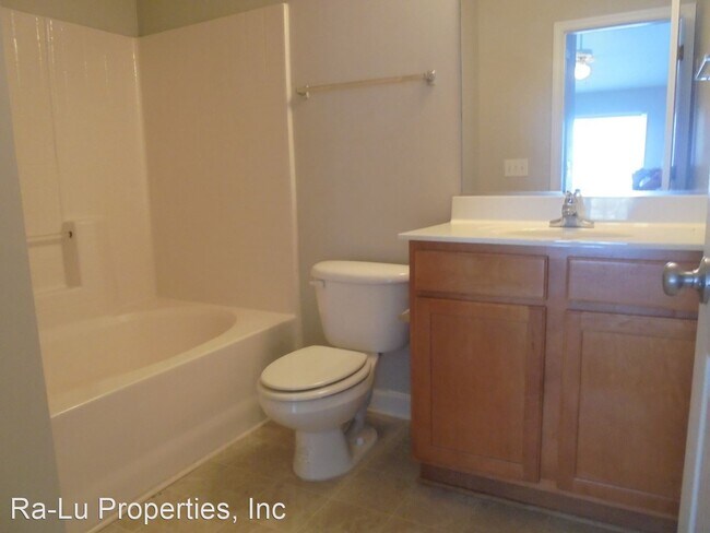 Building Photo - 2 br, 2.5 bath House - 110 Humberside Dr.