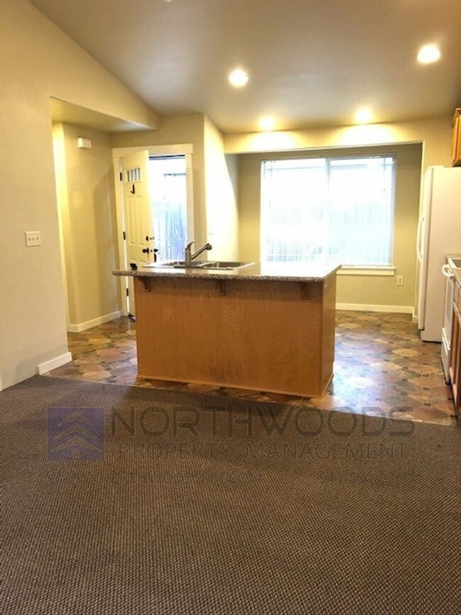 Building Photo - Cozy 1 Bed 1 Bathroom-Located in Friendly ...