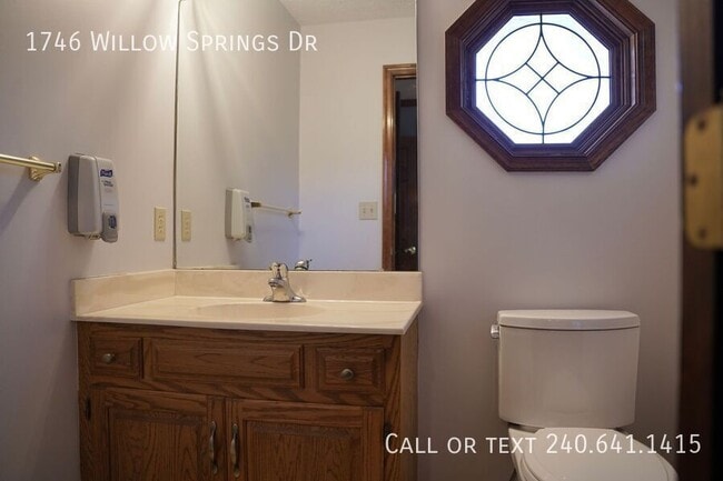 Building Photo - 1746 Willow Springs Dr