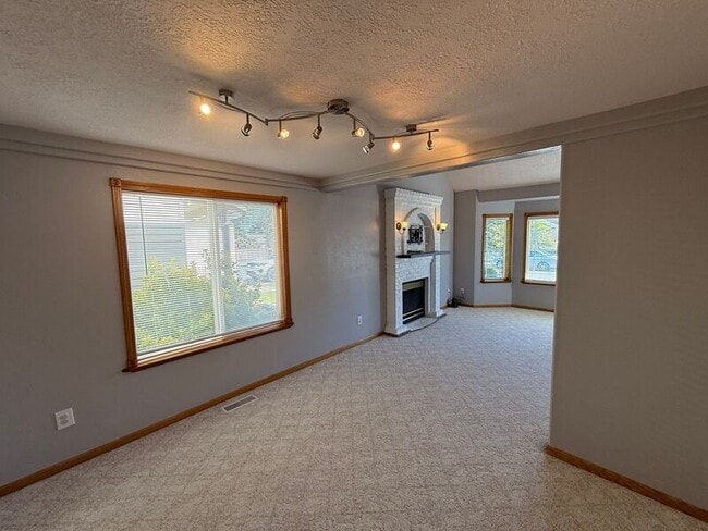 Building Photo - 757 Sphinx Ct NE