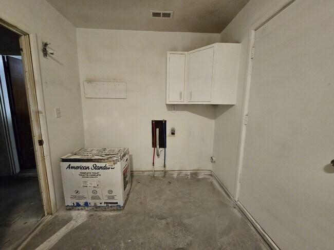 Building Photo - 3403 N Hartman Dr